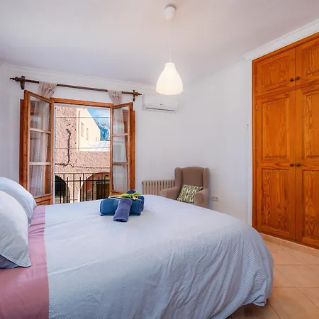 Holiday home Es Mercat